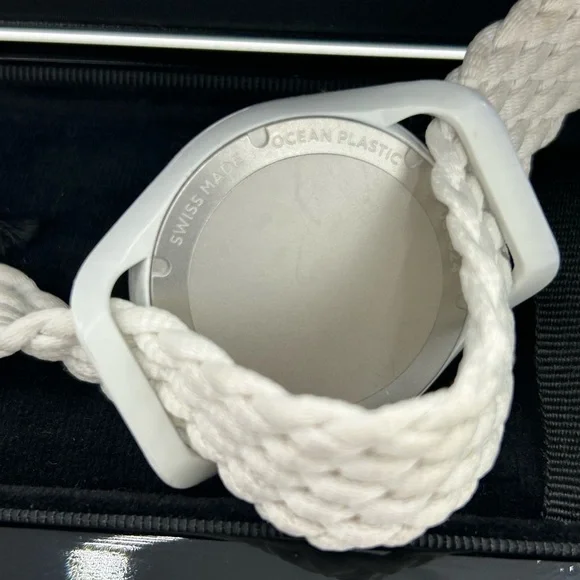 Men's Tom Ford ocean plastic 40 mm quartz watch made in Switzerland - Picture 10 of 11